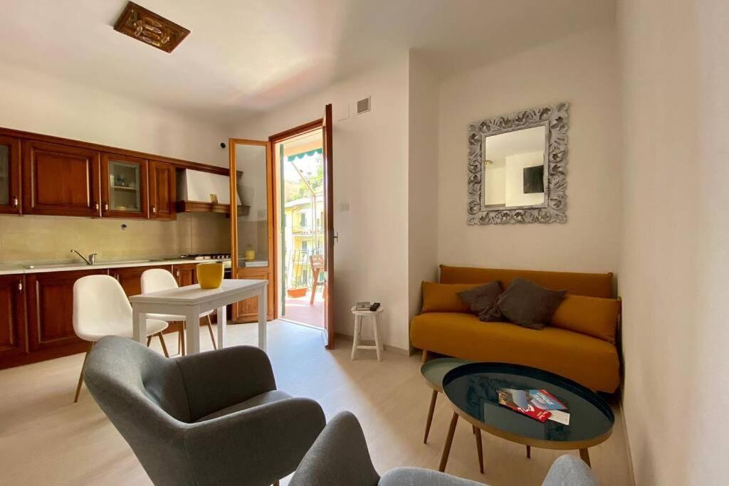 Oasi Vacation Rental Вернацца Екстер'єр фото